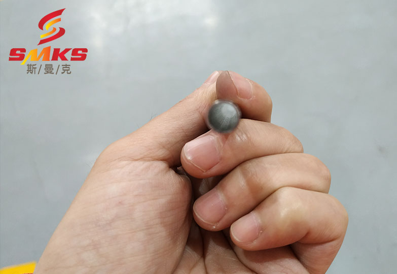 給流體拋光機(jī)2分鐘來(lái)做不銹鋼管件內(nèi)孔拋光